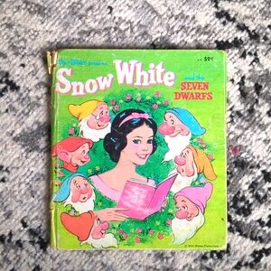 Vintage Snow, White and the seven dwarfs.